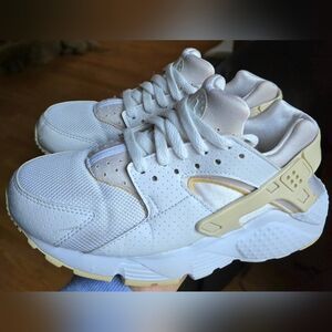 Sz 5.5Y Big Kids NIKE AIR HUARACHE RUN (GS) White Running Shoes
